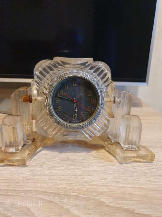 Stalinis laikrodis su tanko mechanizmu.