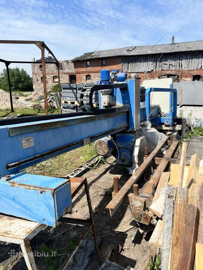 Akmens pjovimo staklės su stalu