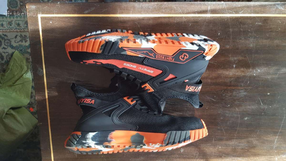 Darbiniai kedai su priekyje pirstu apsauga