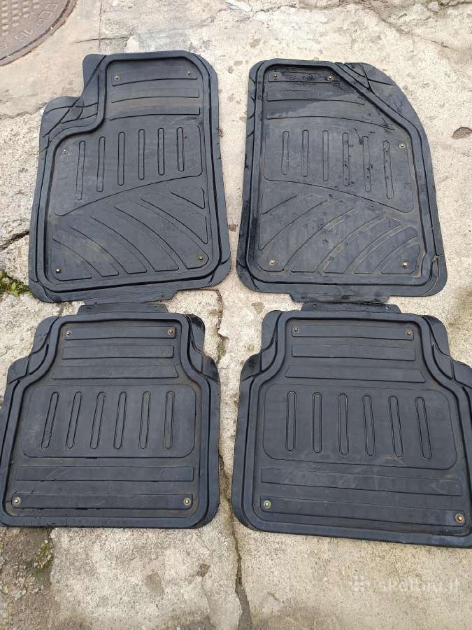 Automobiliniai guminiai kilimėliai