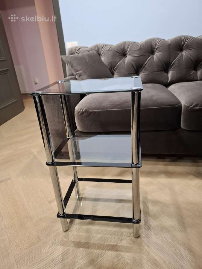 Parduodama stiklinė spintelė