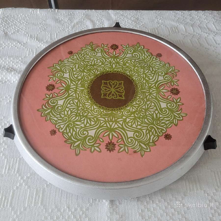 Pasukamas padėklas pyragui, tortui