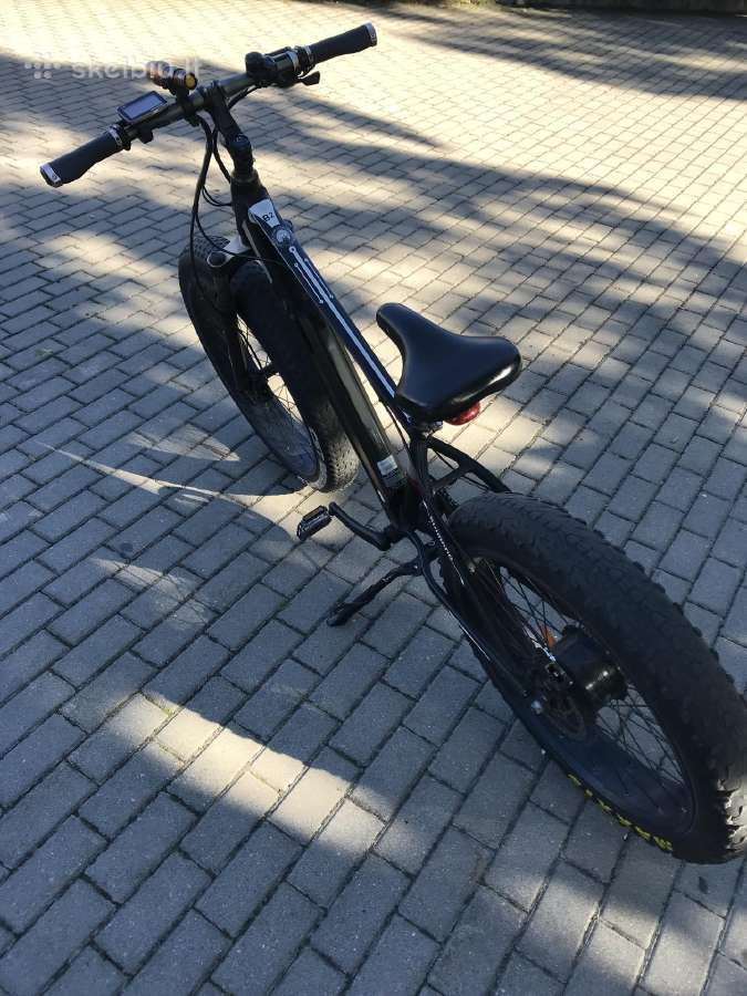 Parduodami du elektriniai dviračiai
