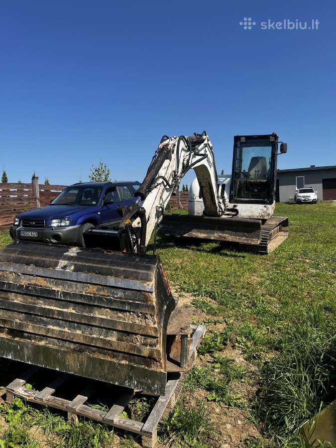 Žemės kasimo darbai su 8 tonų ekskavatoriumi