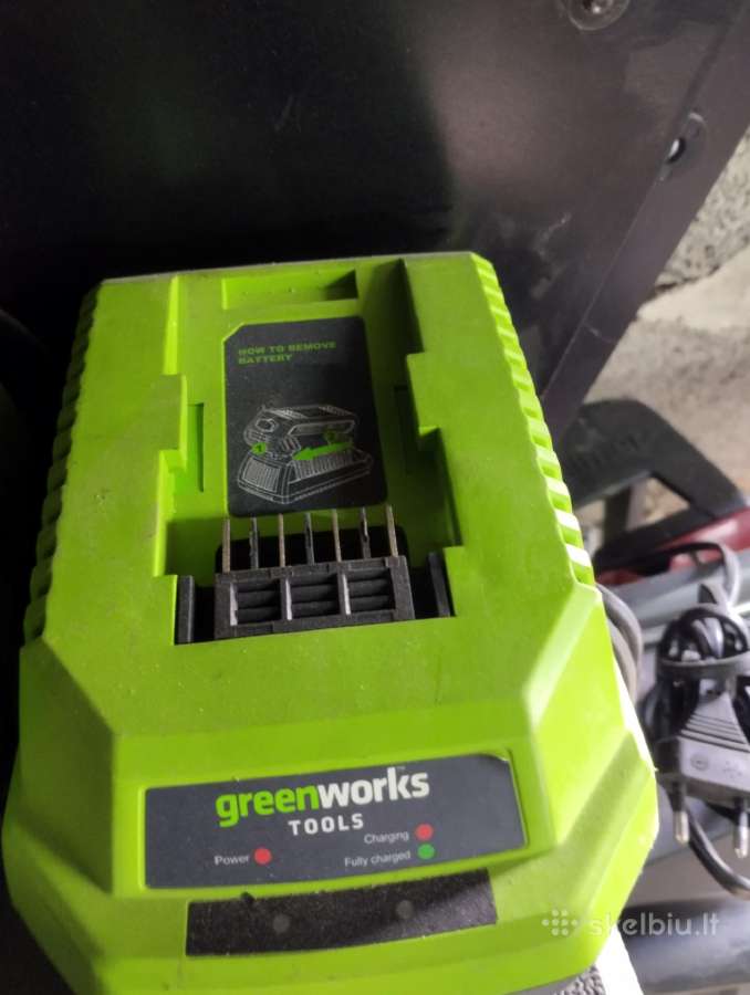 Akumuliatoriaus pakrovėjas greenworks .meec