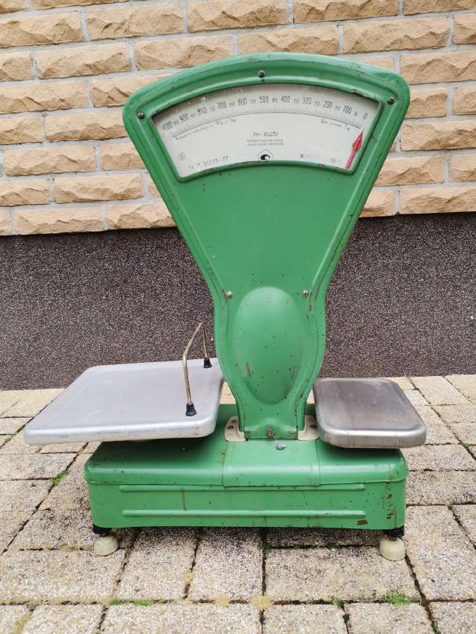Vintažinės veikiančios prekybinės svarstyklės
