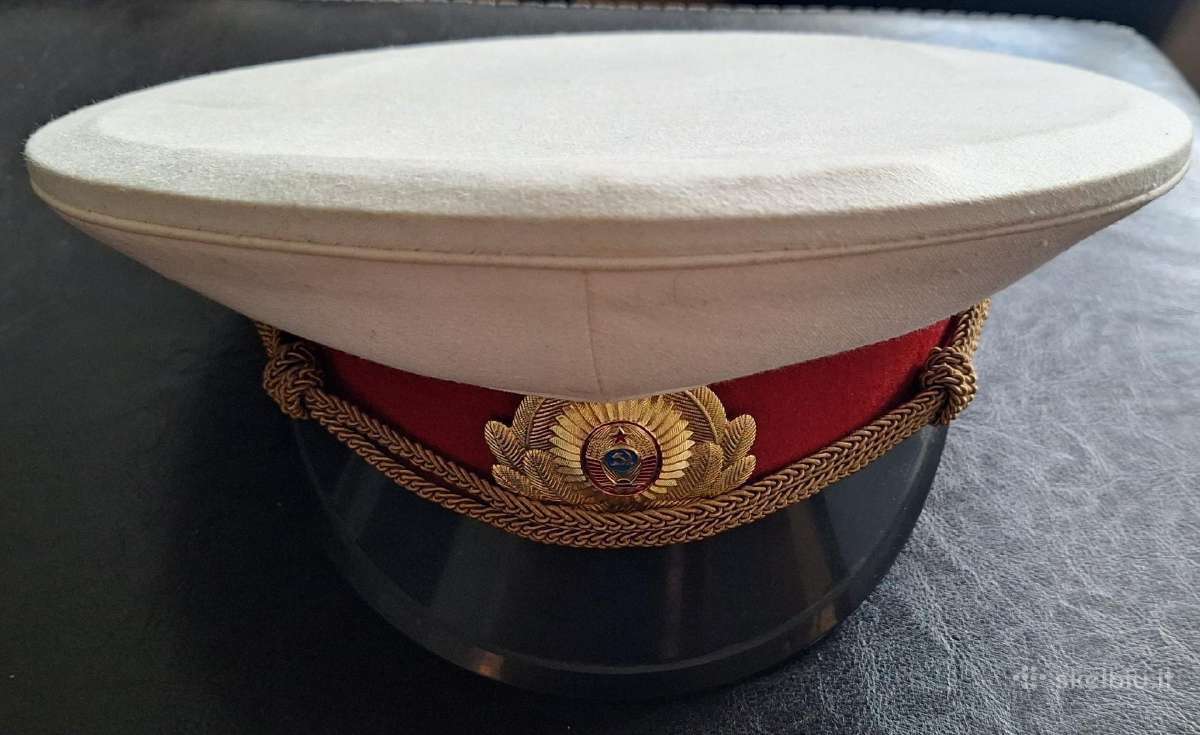 Furaske - kepure paradine sovietu milicijos