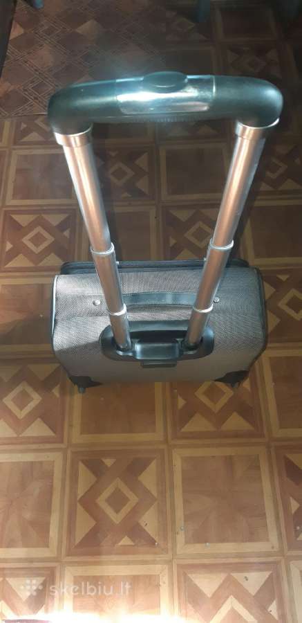 Su ratukais ir ištraukiama rankena.vėžaičiai.