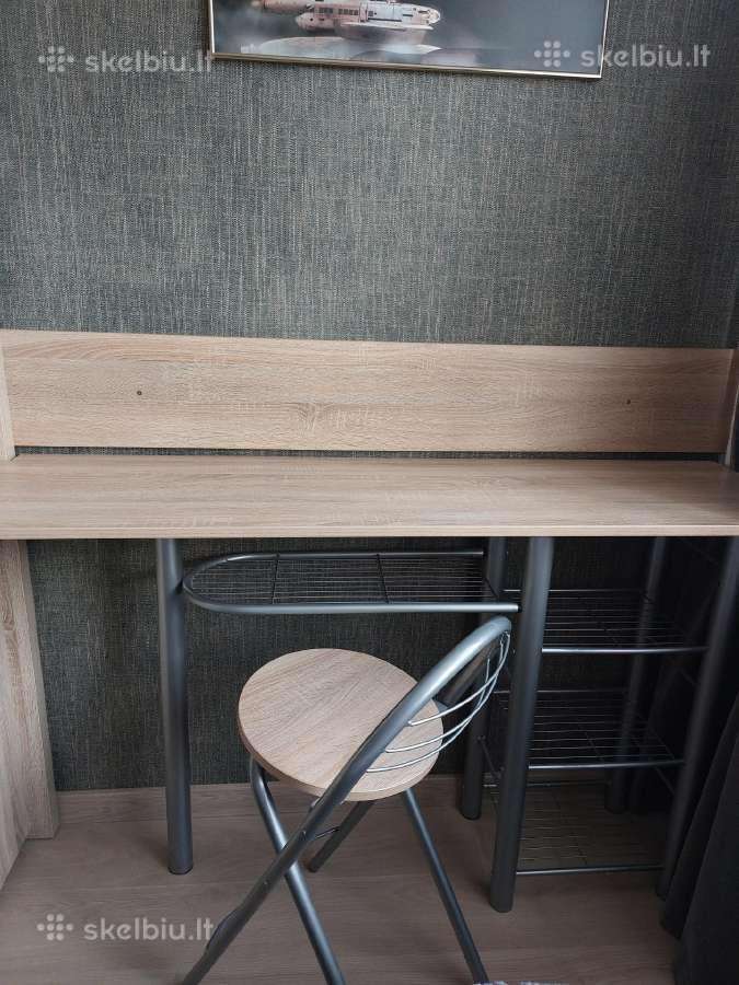 Skubiai parduodu baro stalą