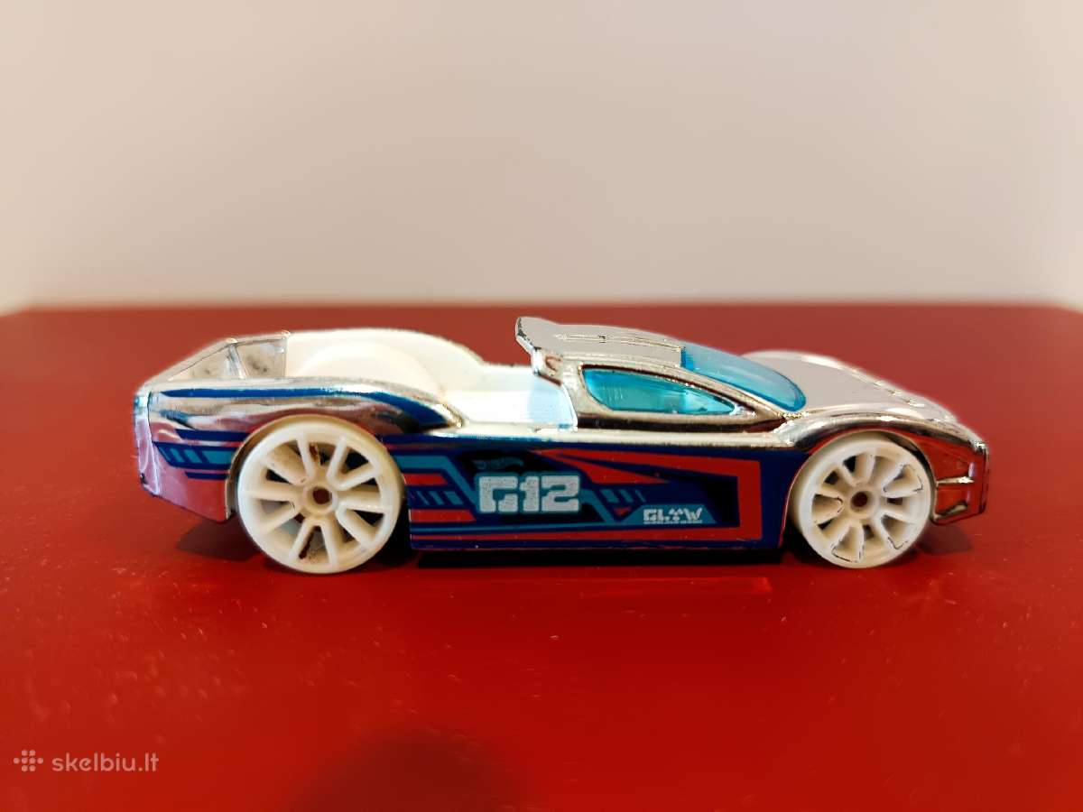Hot wheels automobiliukas