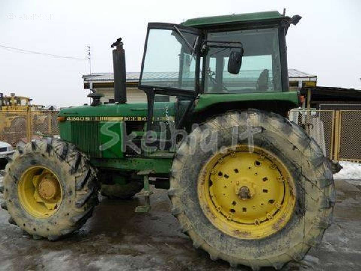 Traktoriaus john deere 4240s atsarginės dalys