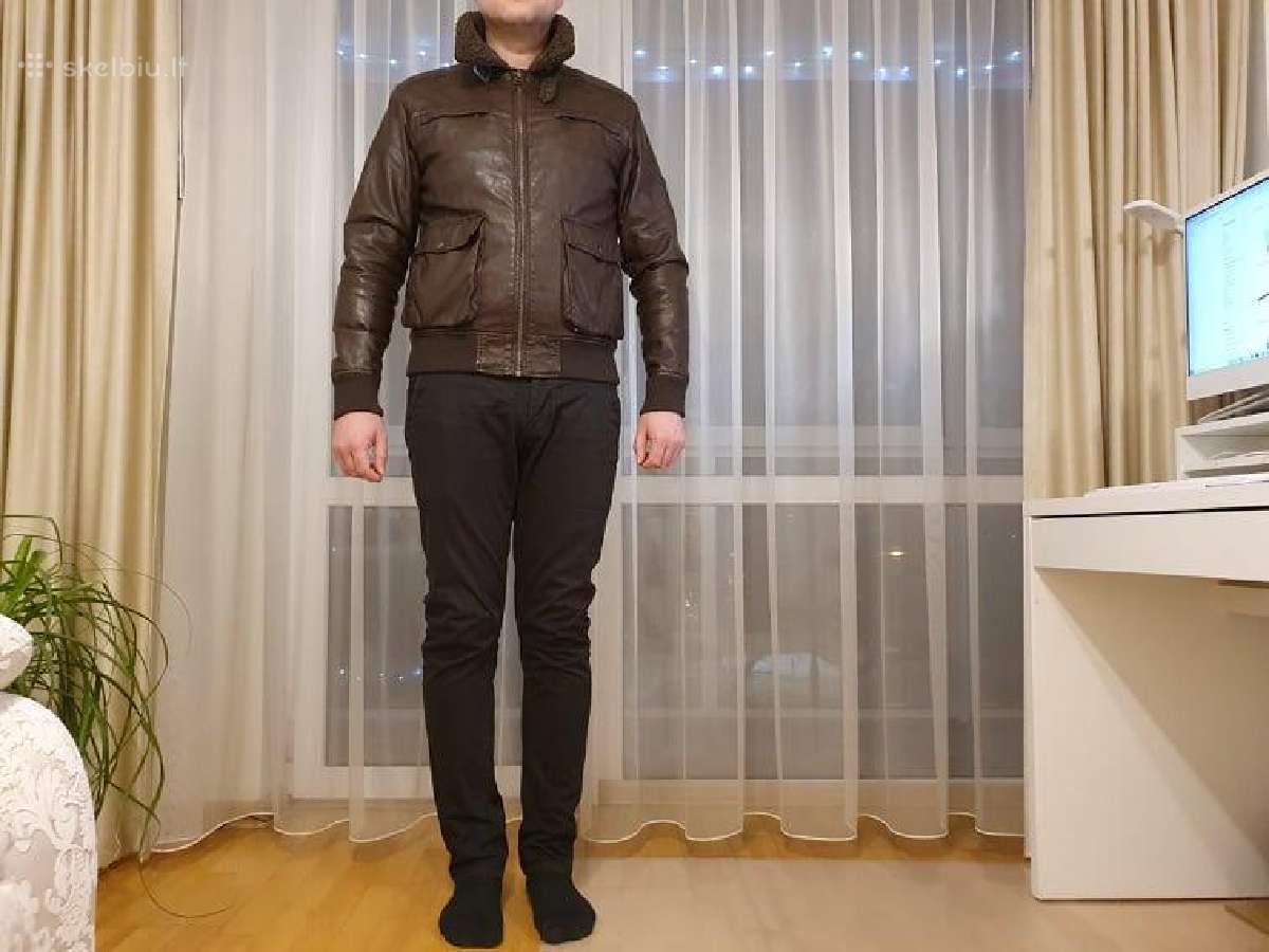 Striukė "Cubus" Su Nusegama Apykakle