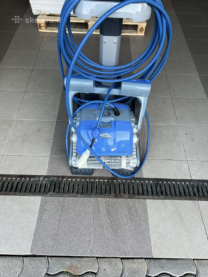 Baseino valymo robotas Dolphin