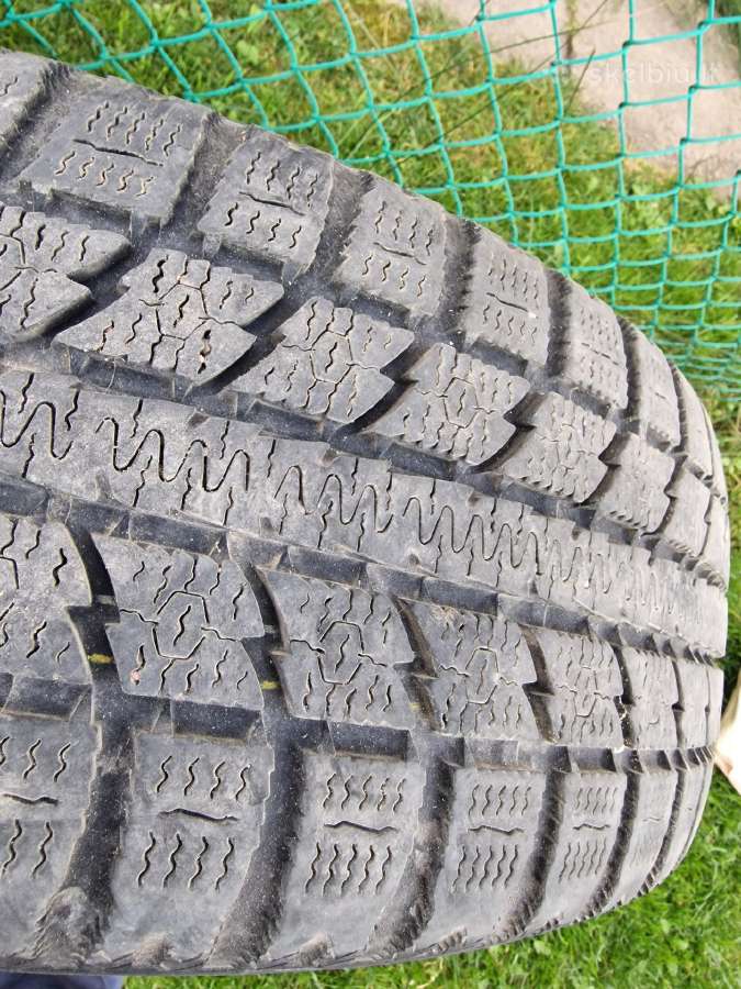 Parduodu Vovlo žieminių ratų komplektą R16 195/60 - nuotraukos Nr. 4