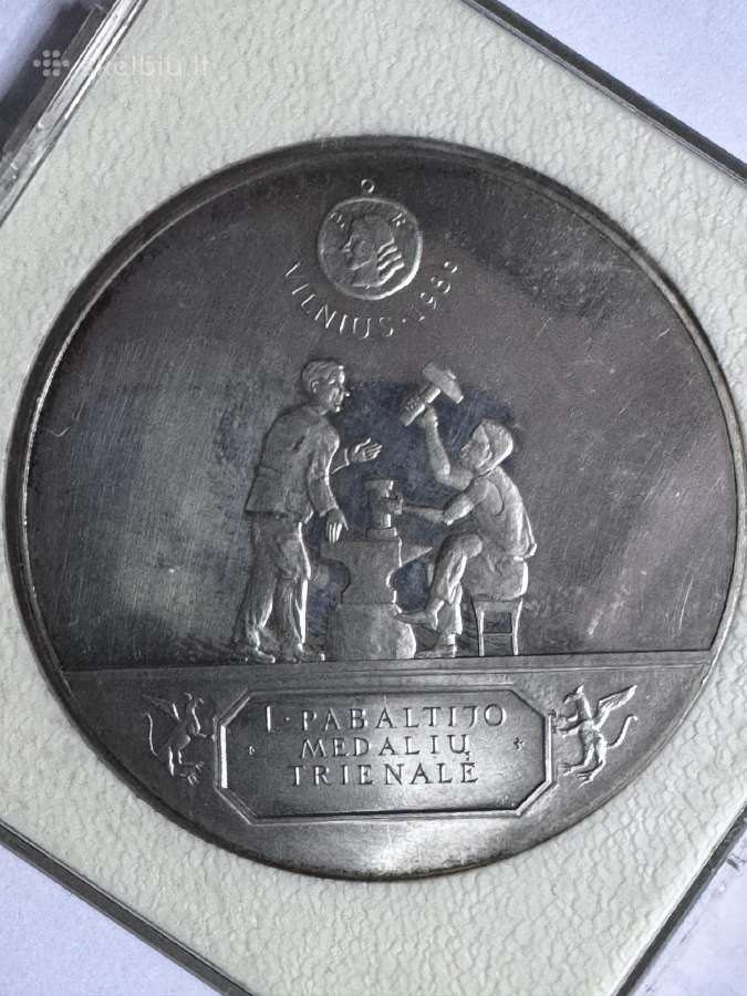 Parduodamas retas Petro Repšio sidabrinis medalis