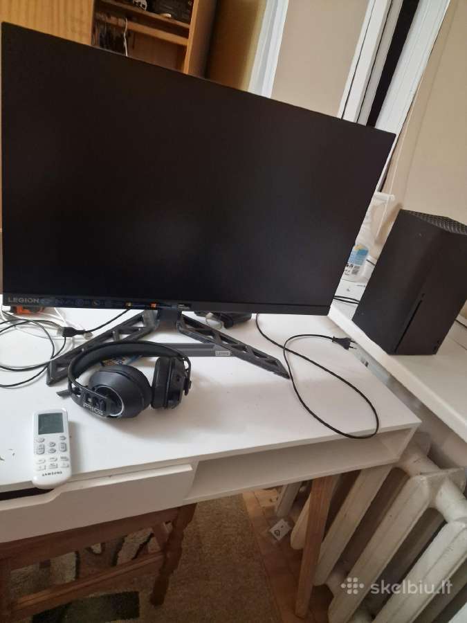 Xbox series x su monitoriu,ausinėm ir vairu