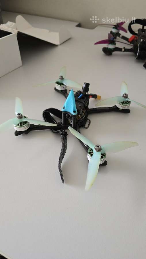 Dronai