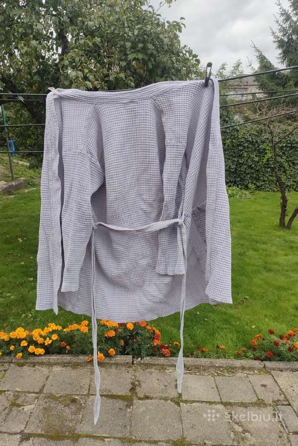 100% medvilnė Nostra chalatas . Dydis XL . 2vnt