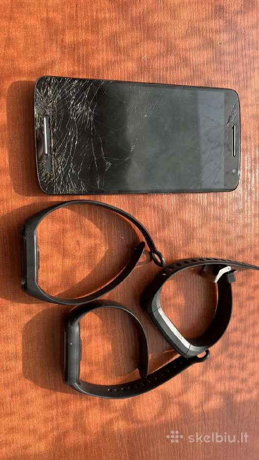 Parduodami Fitbit laikrodžiai + motorola telefonas