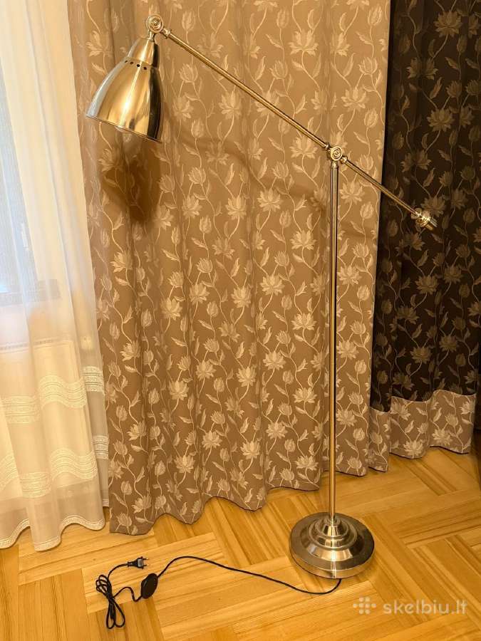 Parduodamas grindų šviestuvas