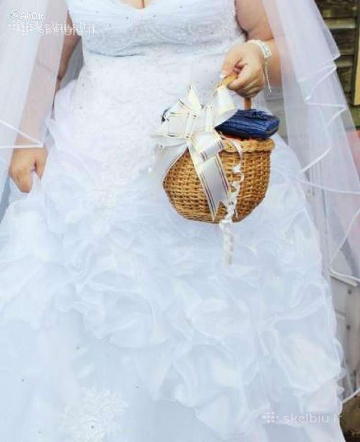Vestuvinė suknelė su nuometu