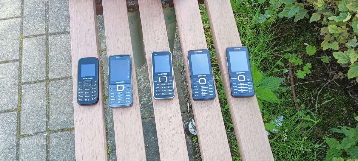 Parduodu telefonus siunčiu paštu .