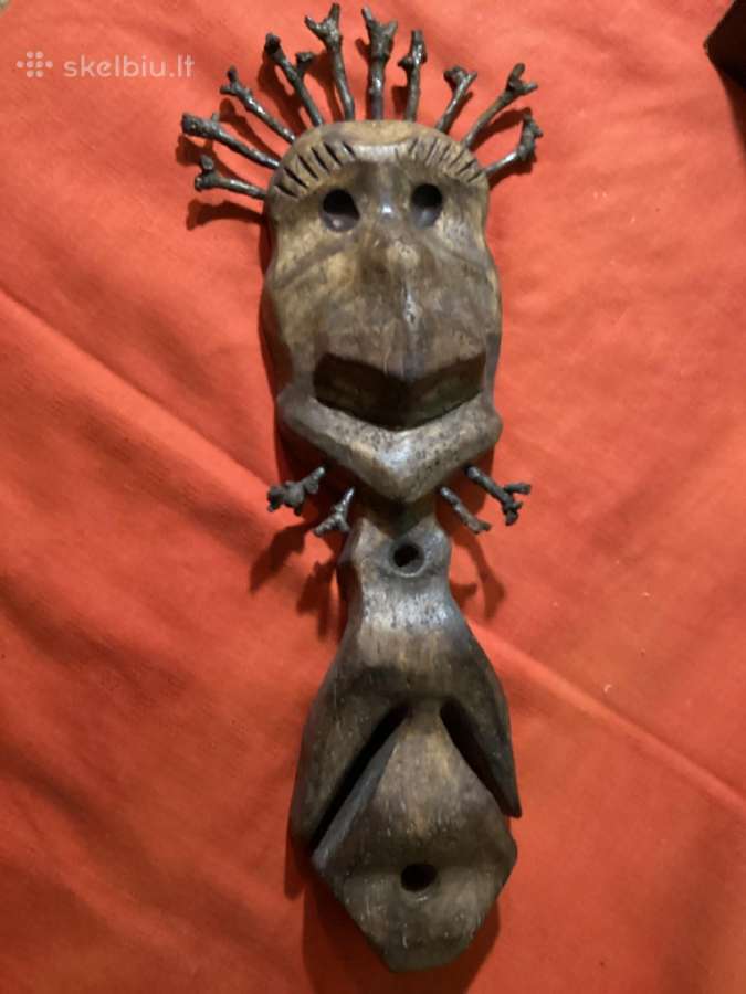 Dekoratyvinė, toteminė kaukė.
