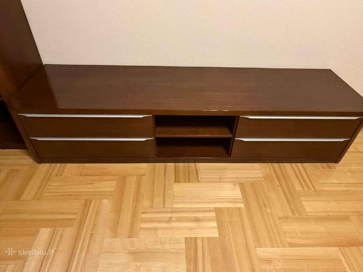 Parduodama naturalaus medžio TV spintelė