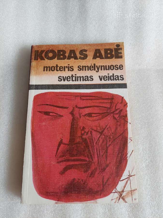 Moteris smėlynuose * Svetimas veidas