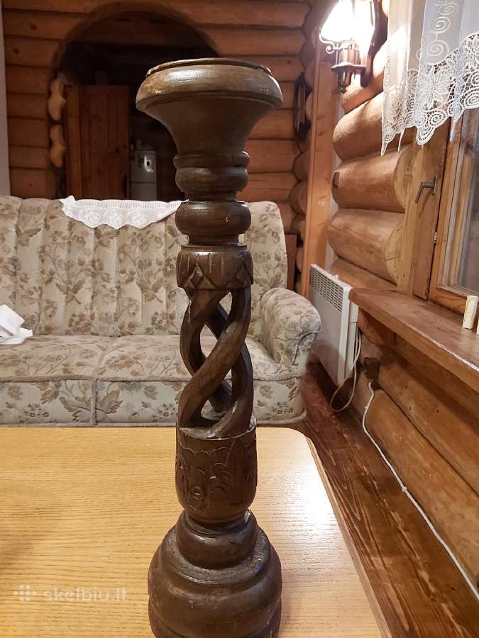 Parduodama medinė žvakidė
