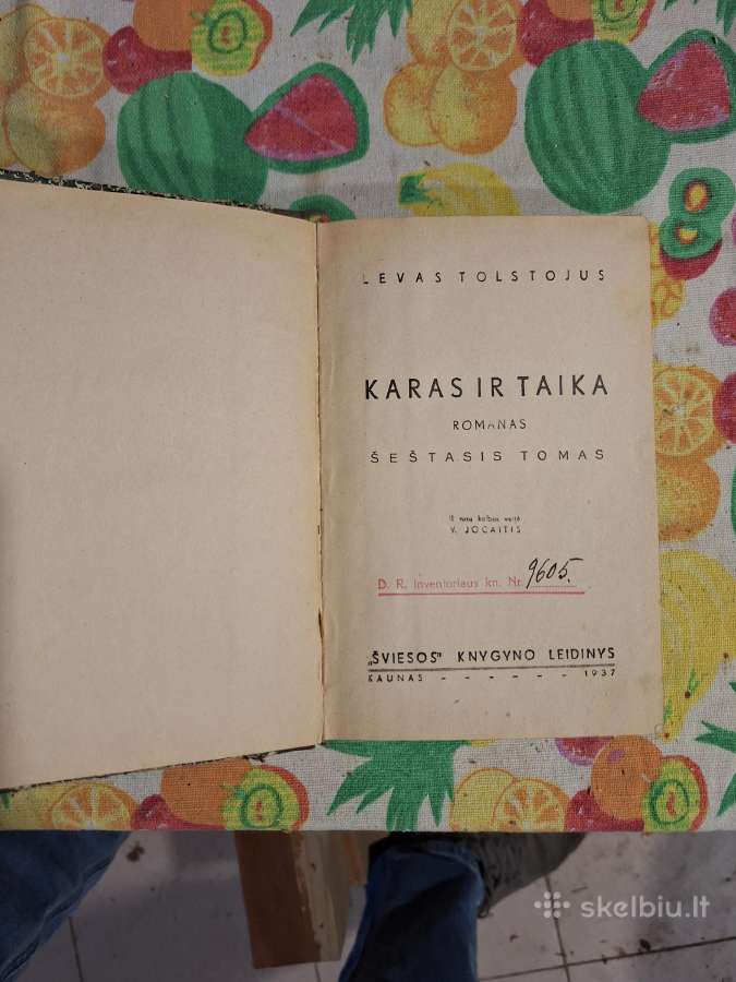 Parduodama knyga "Karas ir taika".
