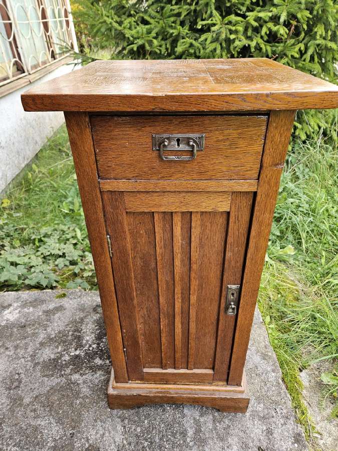 Senovinė ąžuolinė spintelė