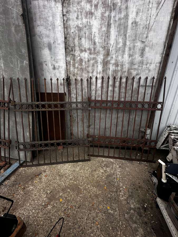 Metaliniai vartai su varteliais