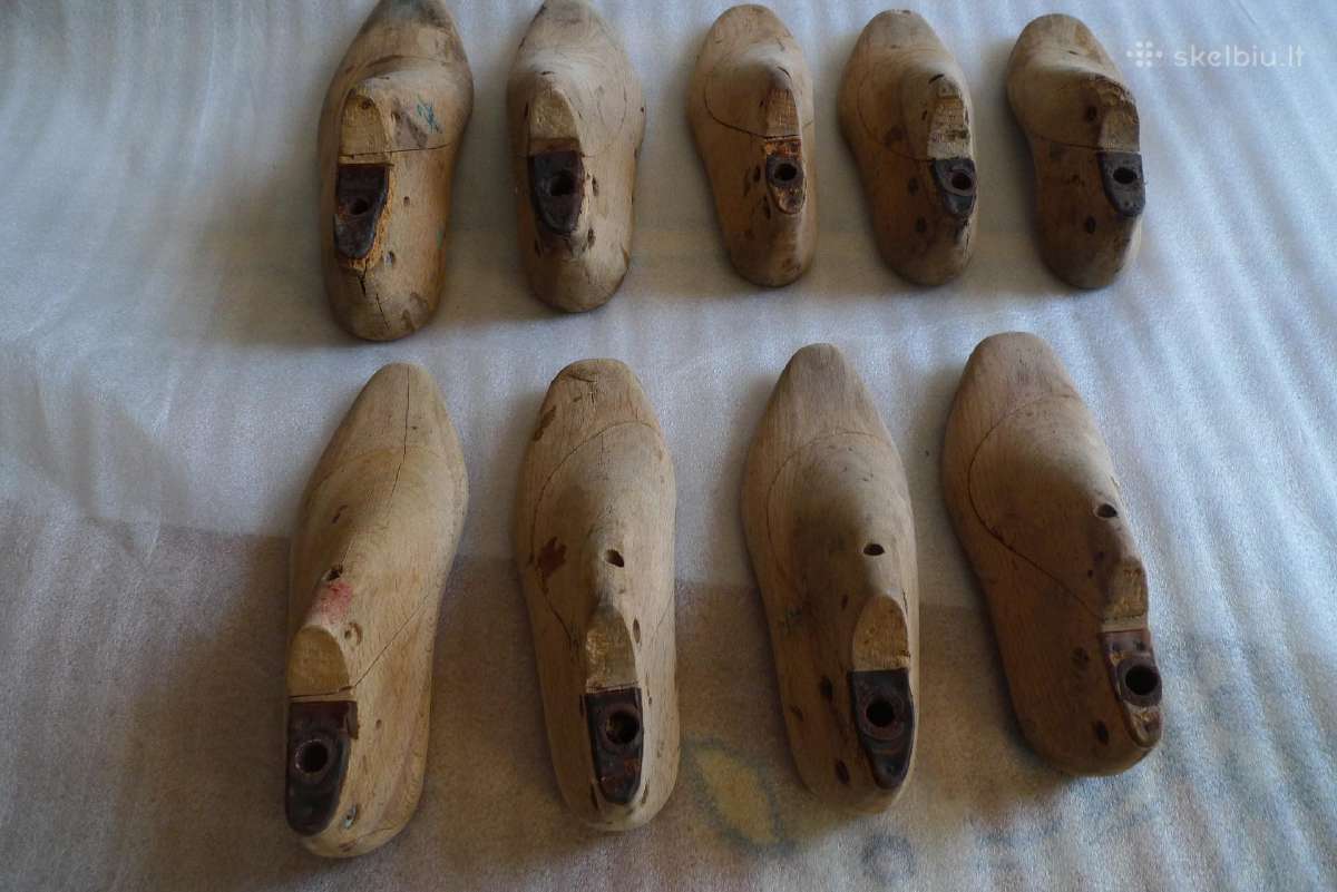 Kurpaliai mediniai senoviniai ir metalinis pakojis