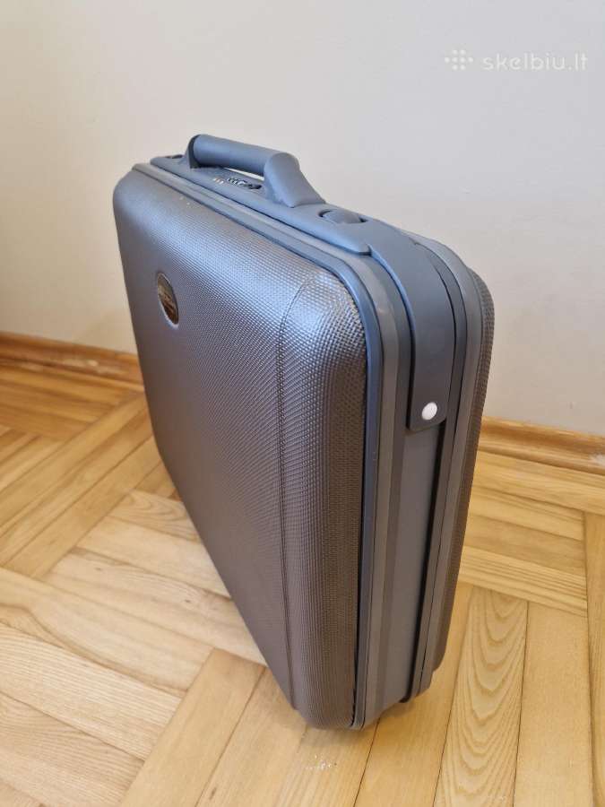 Mažas pilkas lagaminas 46x38x12