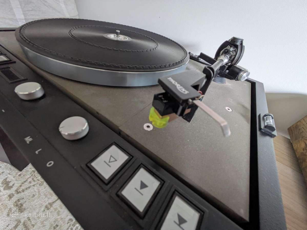 Patefono galvute Grace F8 E
