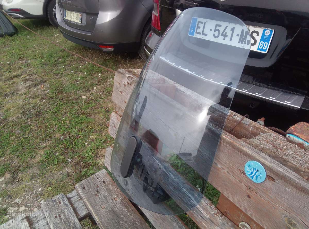 Apsauginis dviracio kedutes stiklas