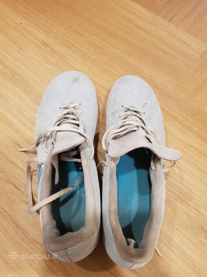 Futbulo bateliai Adidas.