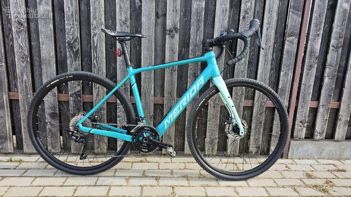 Merida esilex 400 elektrinis gravel