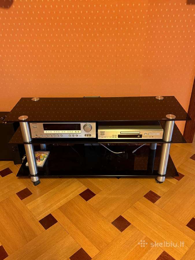 Parduodamas TV staliukas ant ratukų