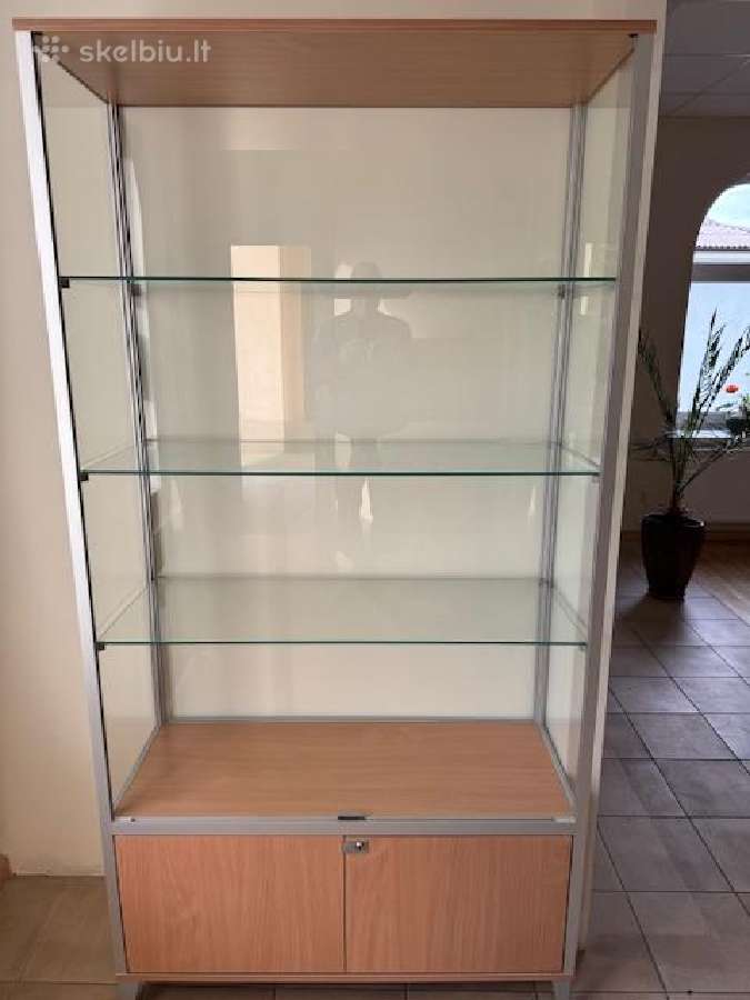 Parduodamos prekybinės stiklinės vitrinos
