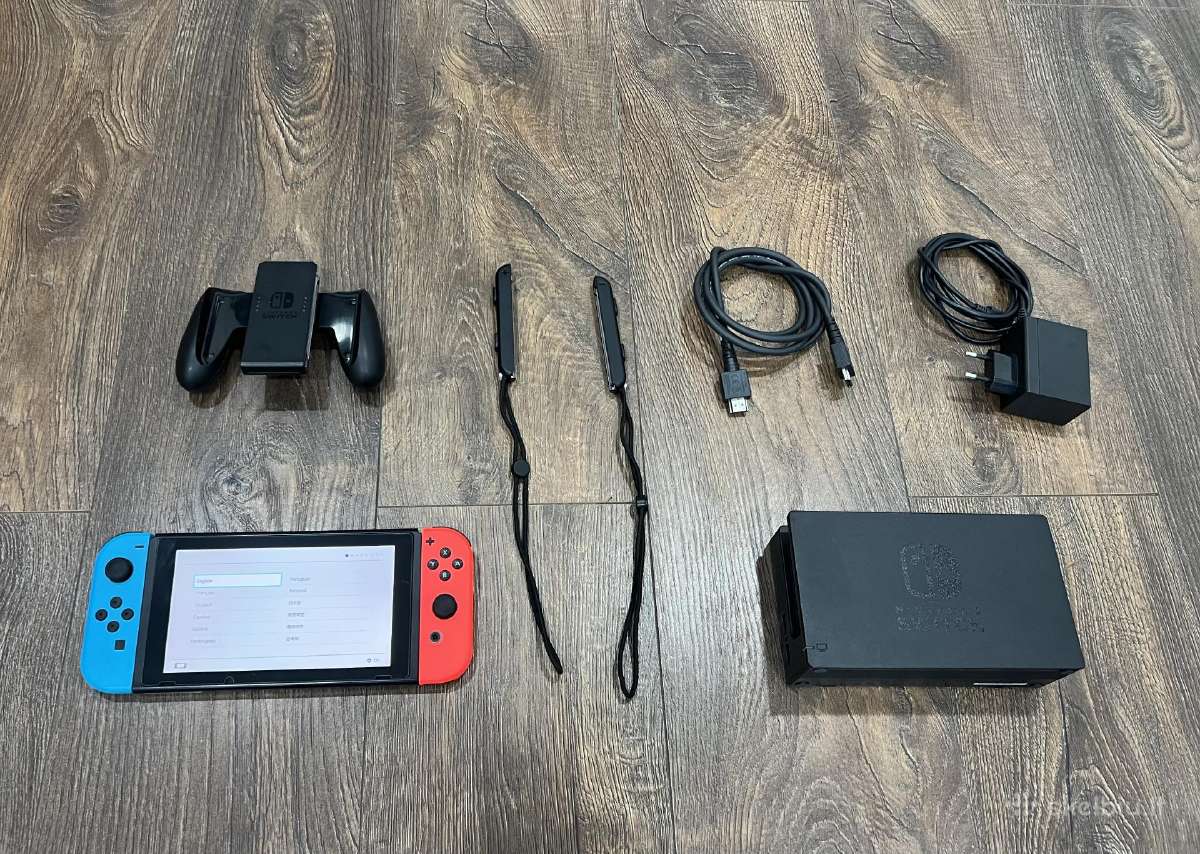 Nintendo Switch, Blue & Red, 32gb