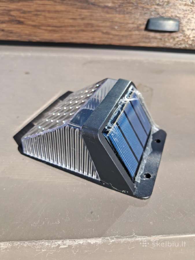 LED sviestuvelis su saules baterija 3w