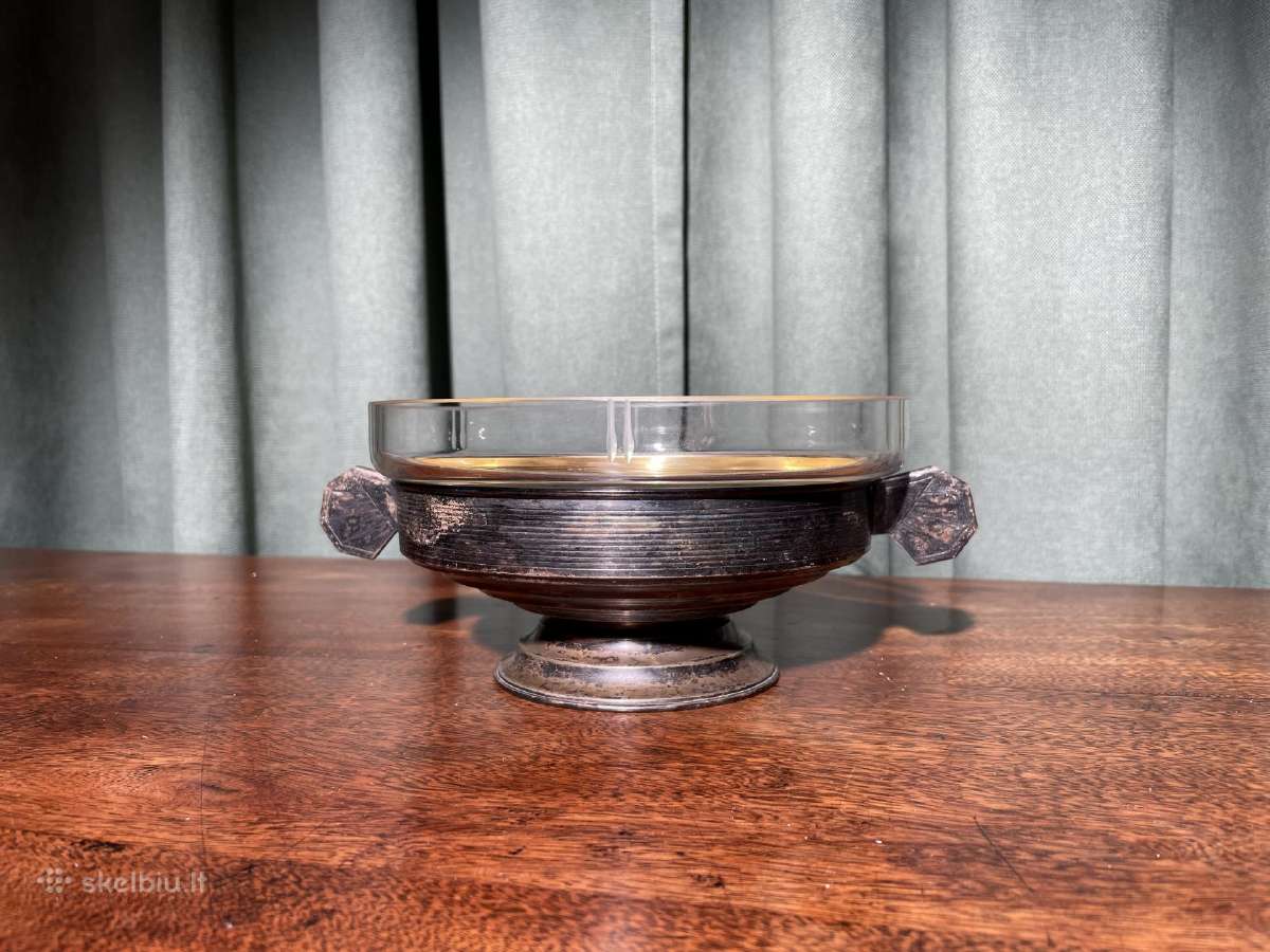 Pasidabruotas Art Deco stiliaus dubuo