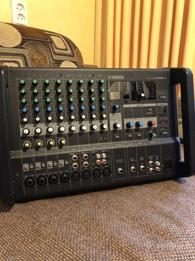 Stiprintuvas Yamaha Emx5