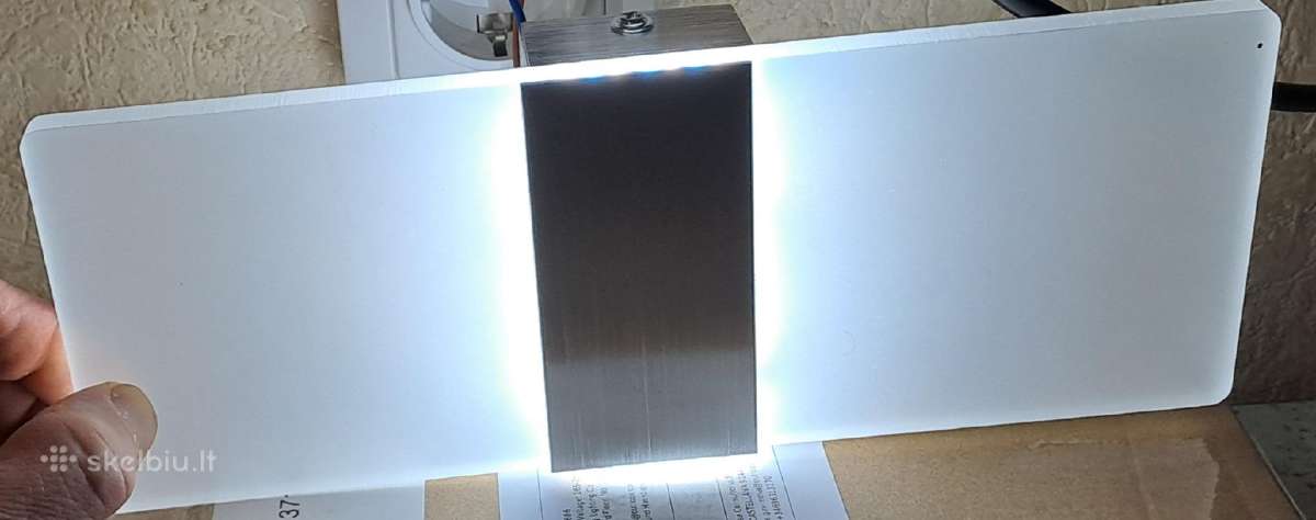 Sieninis LED šviestuvas