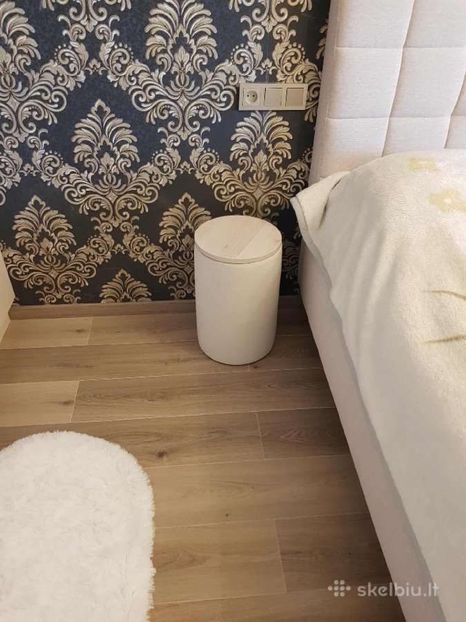 Staliukai/spintelės prie lovos