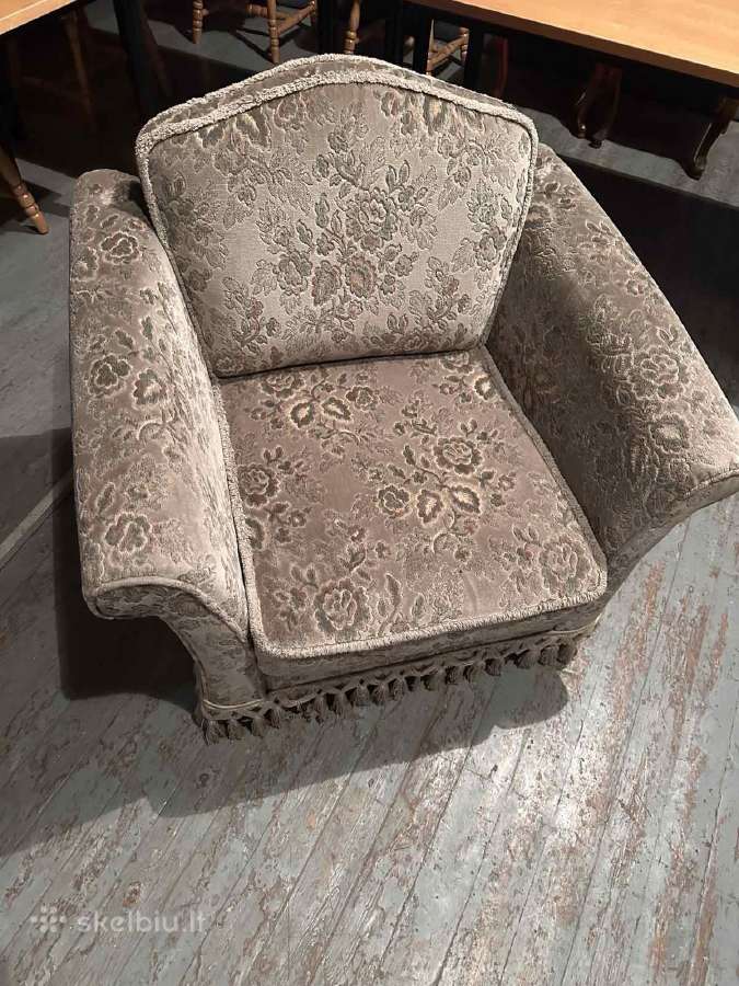 Pilkas fotelis