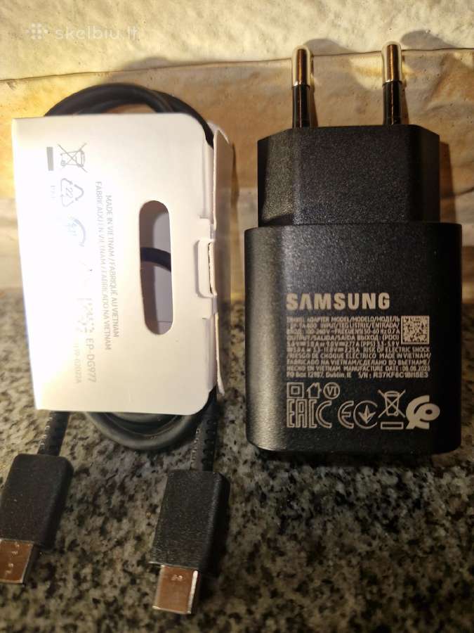 Samsung pakrovėjas- adapteris mobiliam telefonui