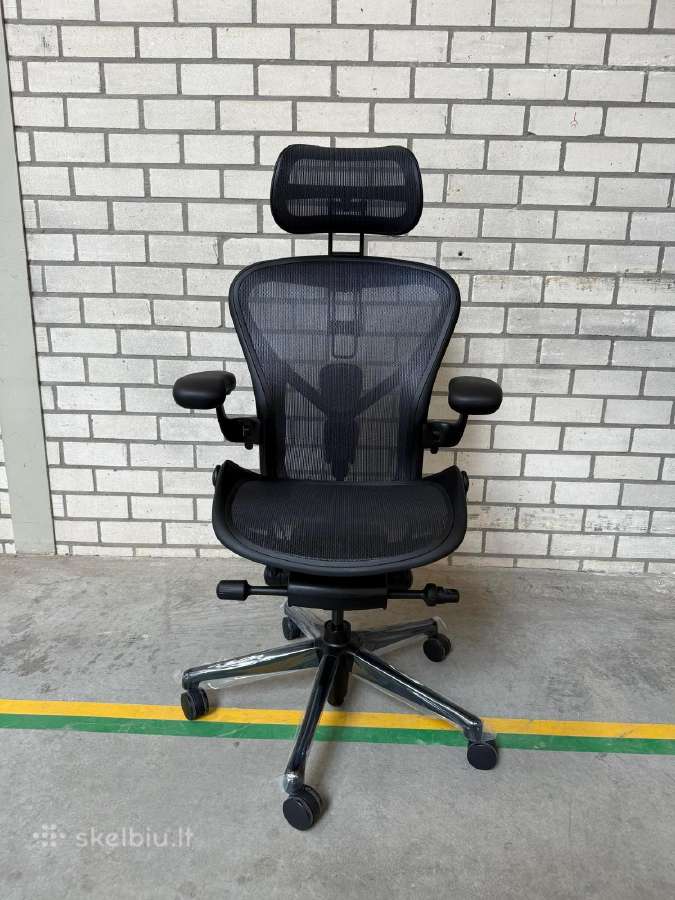 Herman Miller Aeron Remastered Onyx Atlas Headrest
